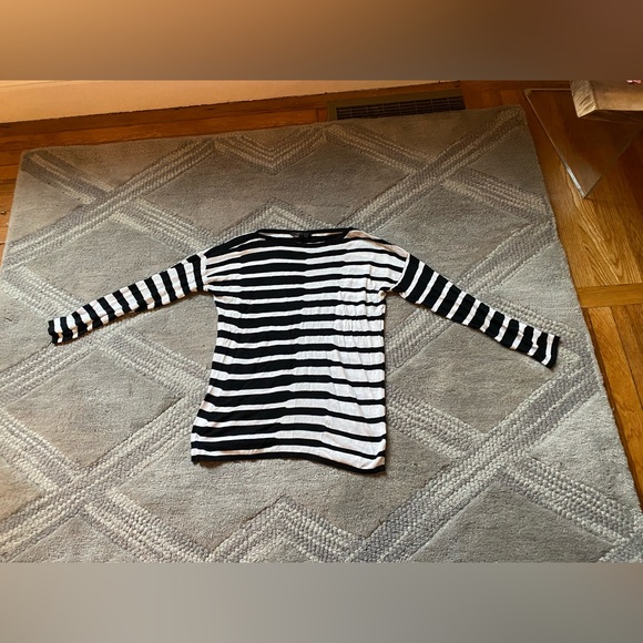 Black and white BCBGMaxazria sweater medium striped - Picture 1 of 2